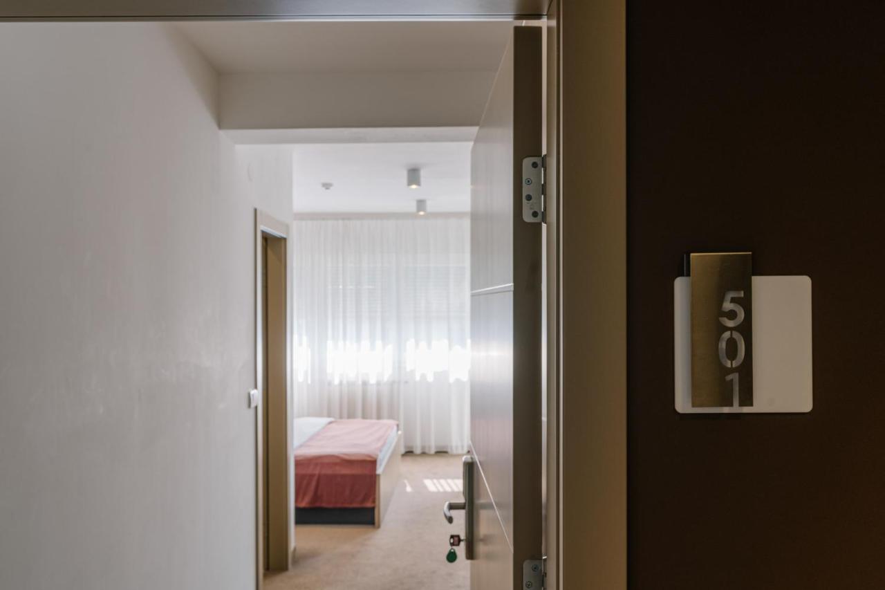 Nar Royalton Accommodation Nis Phòng bức ảnh