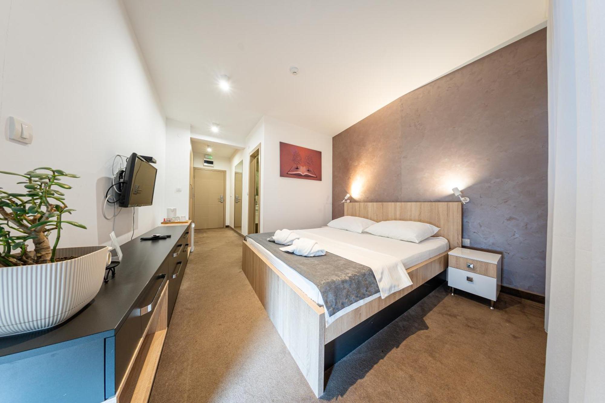 Nar Royalton Accommodation Nis Phòng bức ảnh