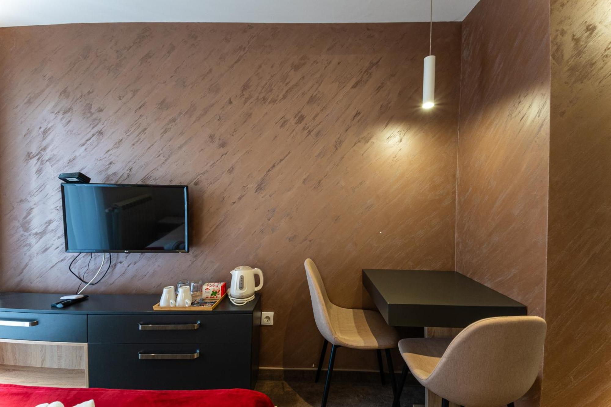 Nar Royalton Accommodation Nis Phòng bức ảnh